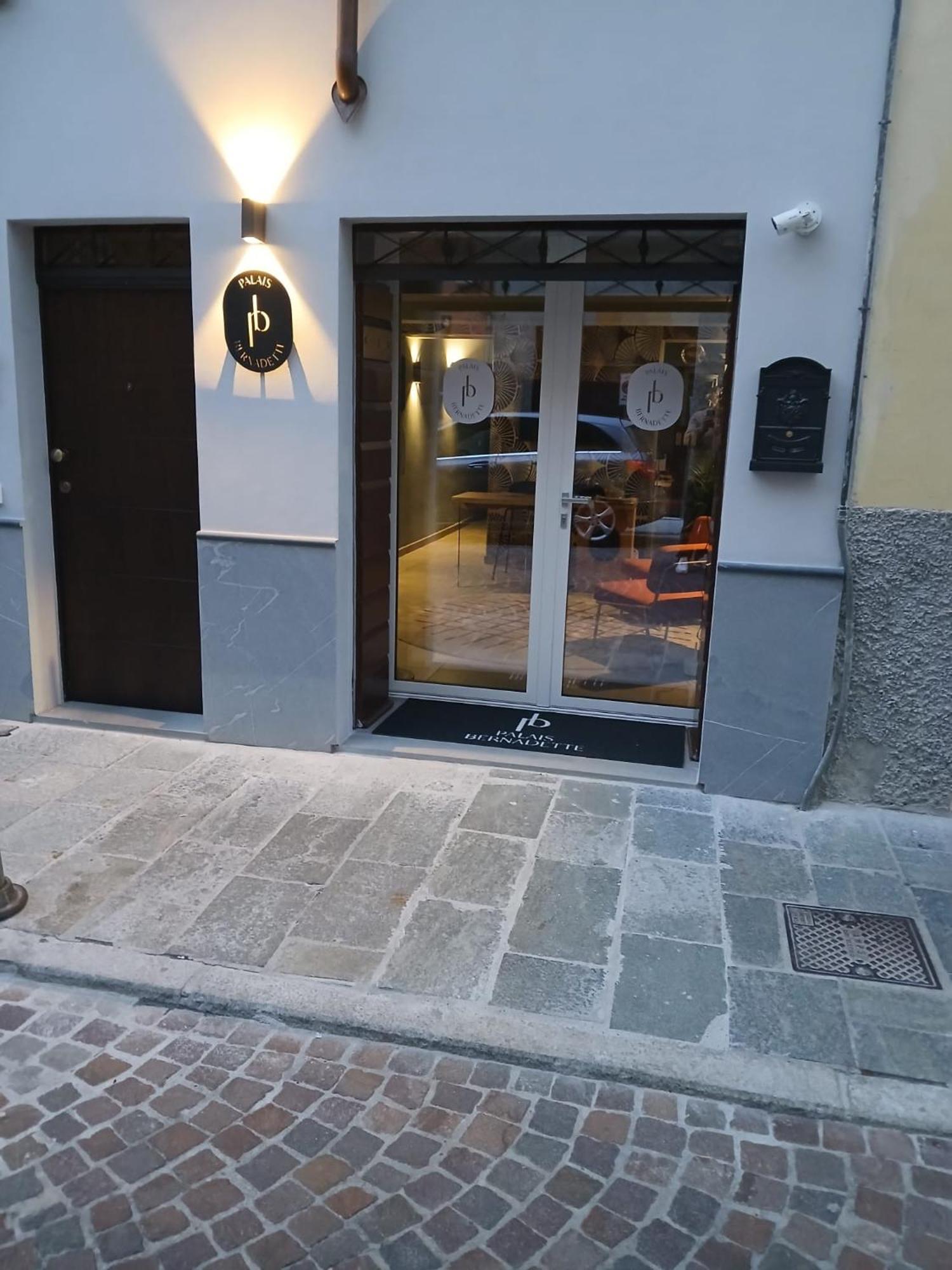 Palais Bernadette Aparthotel Parma Exterior photo